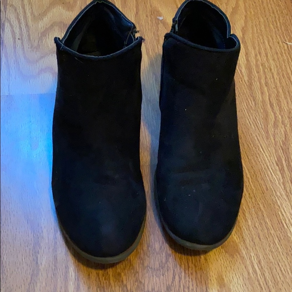 Black ankle high boots